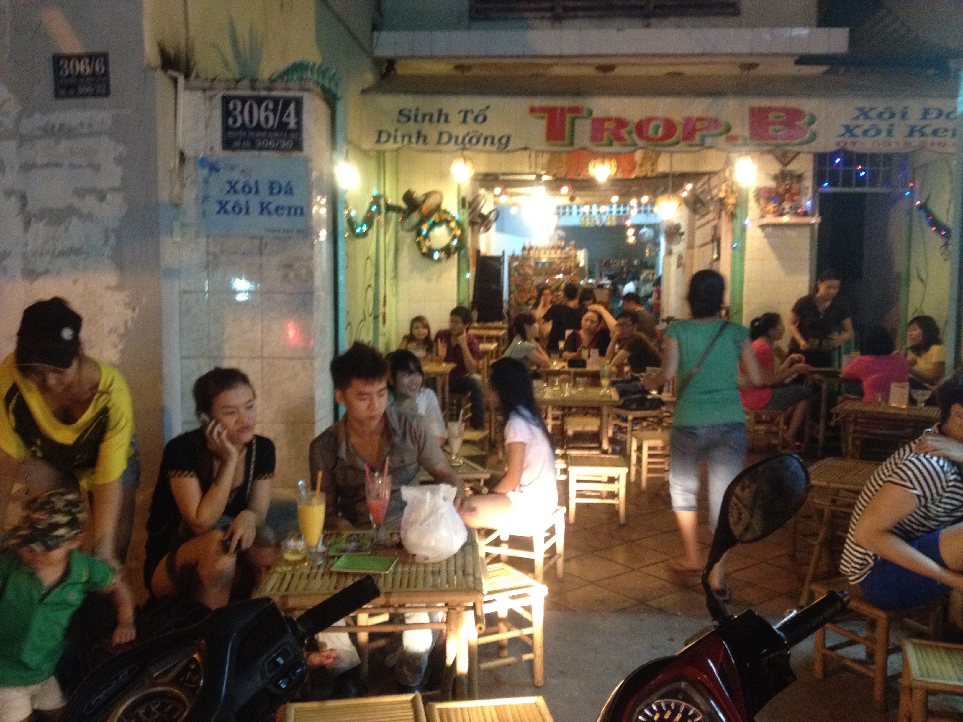 Trop. B – Eating Saigon!